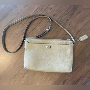 Coach E/W crossbody handbag Olive Green Matches Madison Carlyle Limited Edition